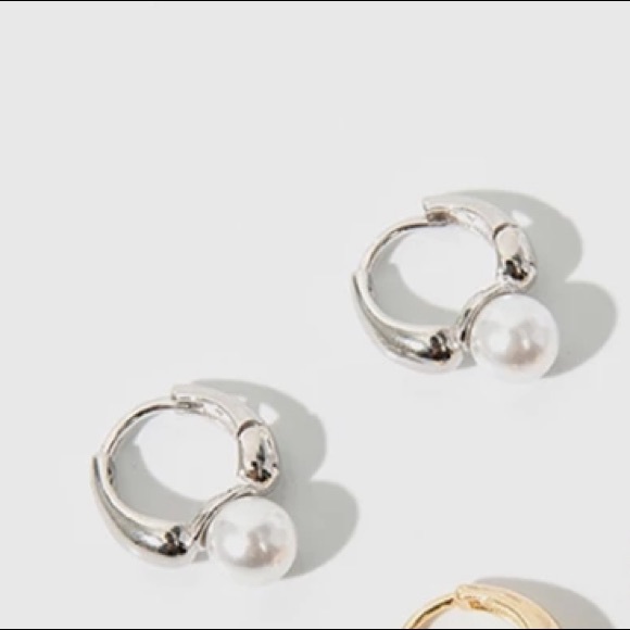 🤍Insta pearl sterling silver hoop earrings - Picture 3 of 3